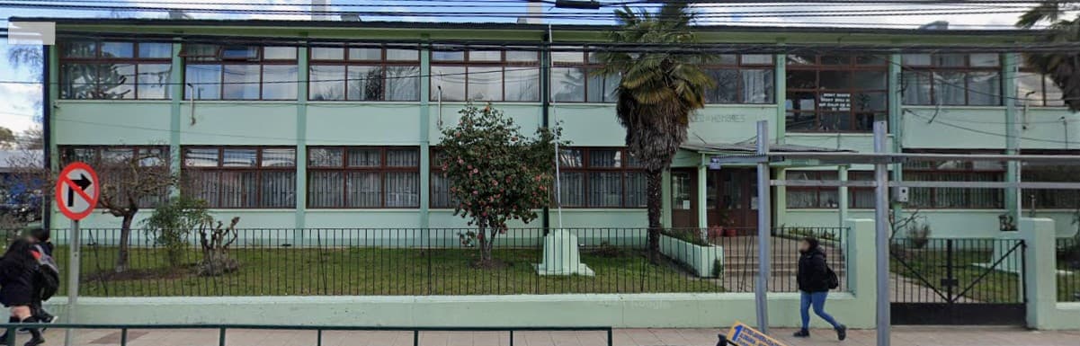 Fachada del Liceo Enrique Ballacey de Angol